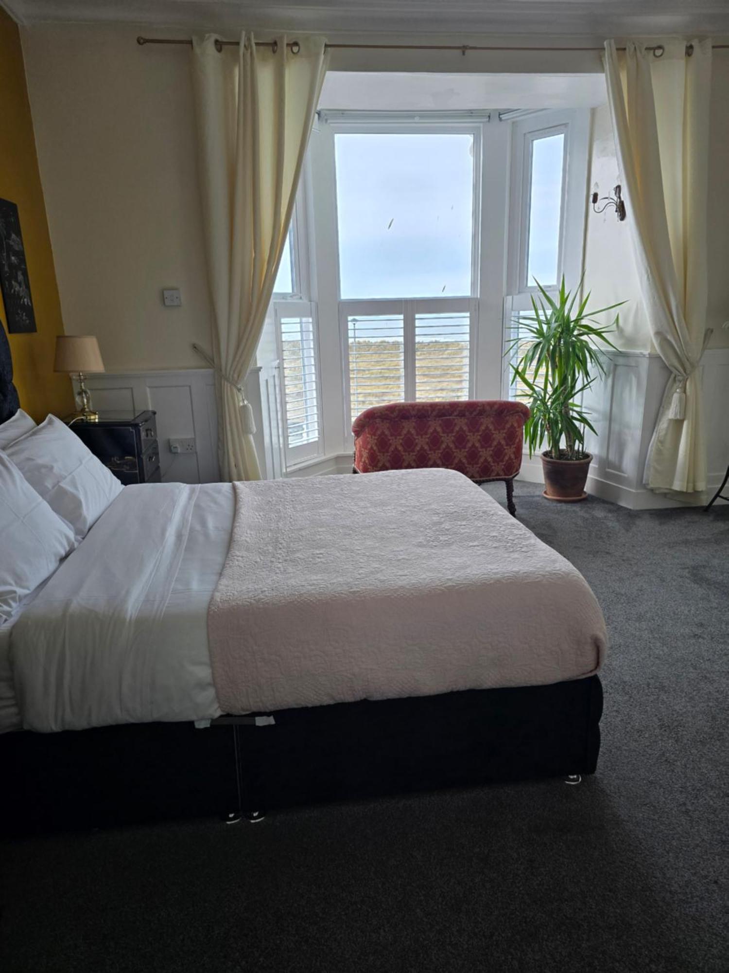 Bluebells Guest House บาร์มัธ ภายนอก รูปภาพ